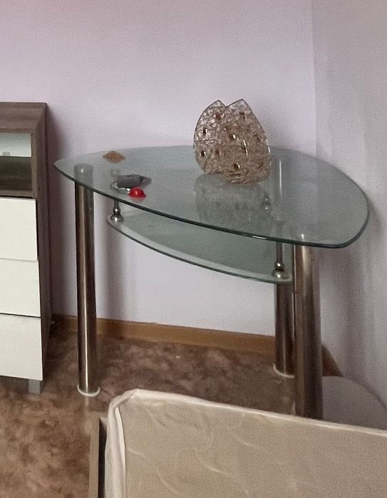 Стеклянный столик