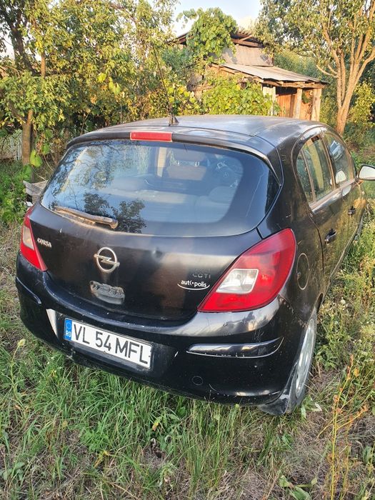 Vand sau dezmembrez opel corsa d,model 2008,