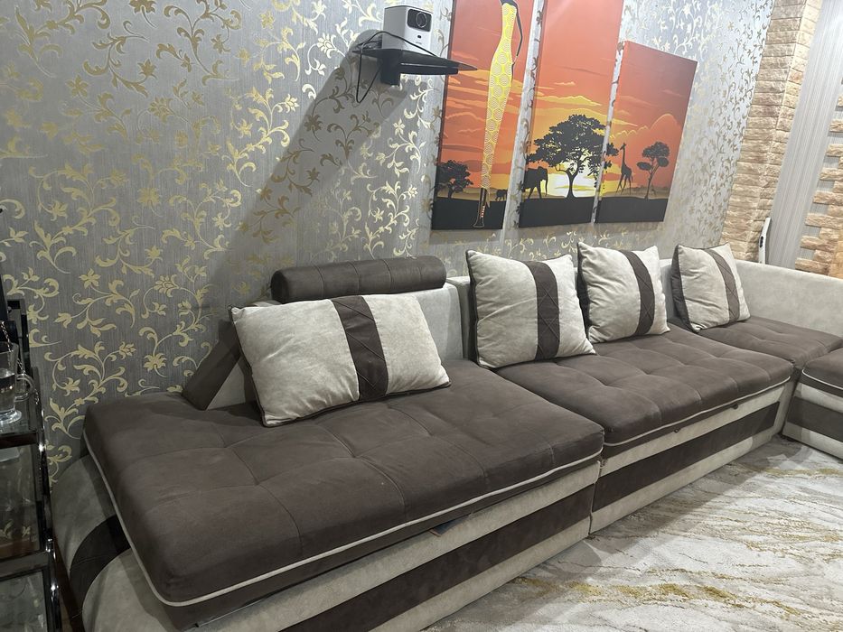 Продается угловой диван с пуфом