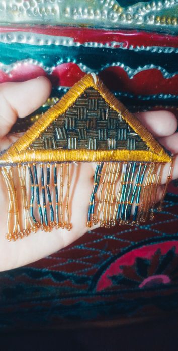 Qoʻlda yasalgan milliy tumor(zardozlik,bonchuklik bezak)