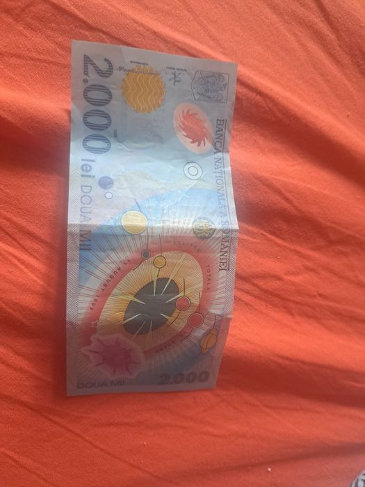 Bancnota 2000 lei eclipsa totala