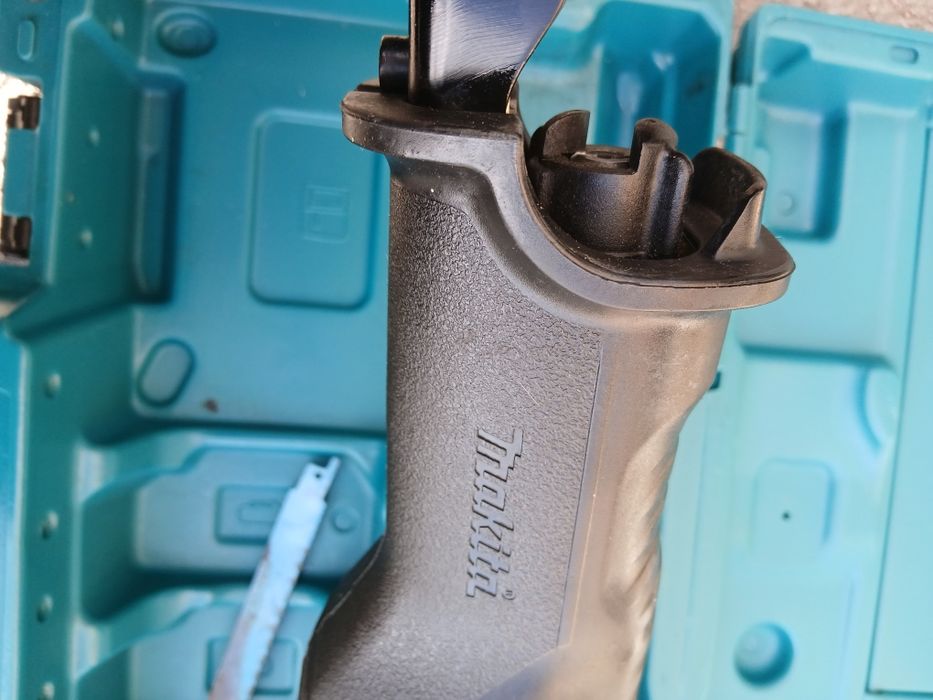 Саблен трион Makita 18волта