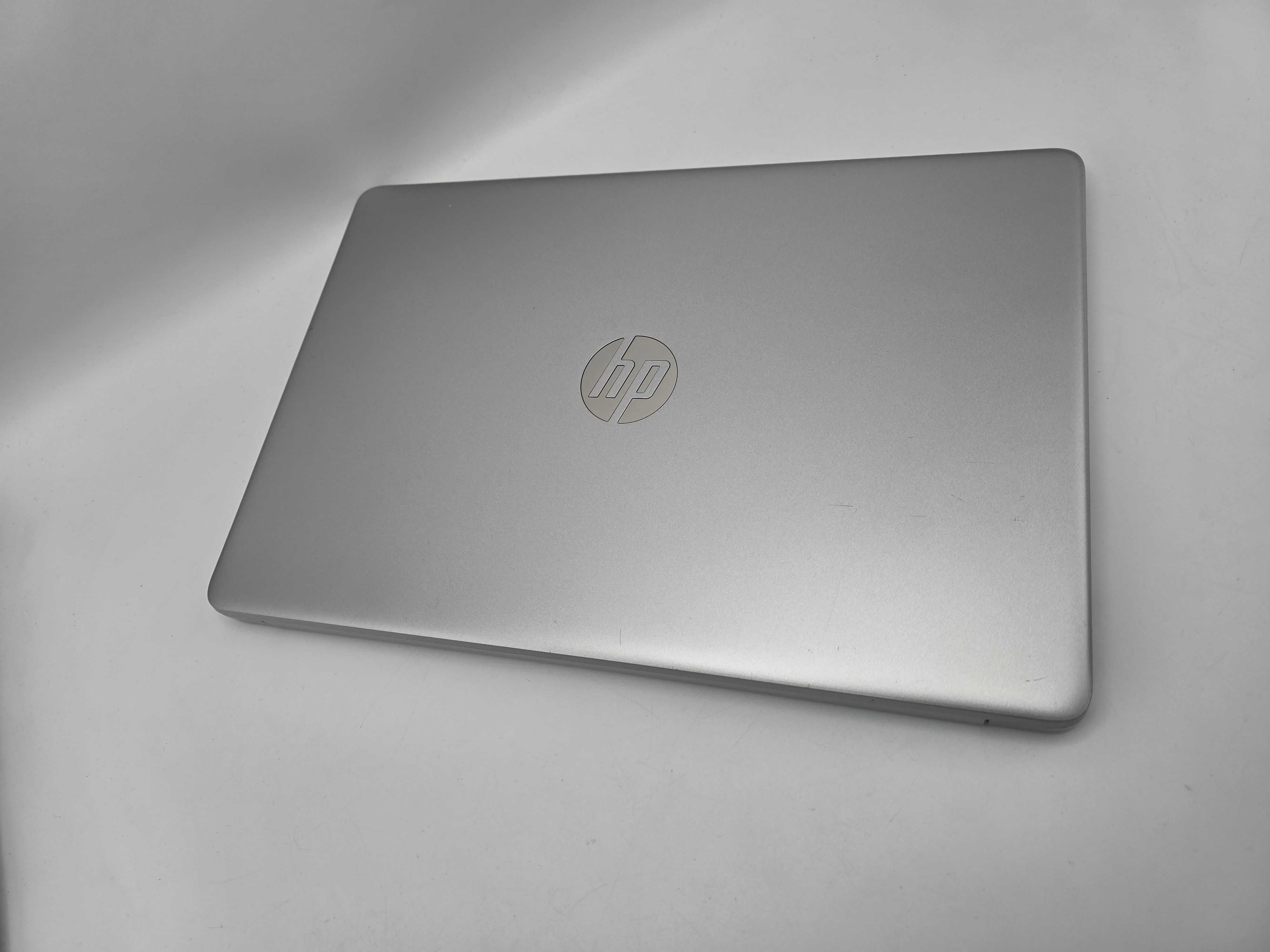 Laptop 15.6" FHD HP Intel i3-1005G1 8GB DDR4 240GB SSD Stare Buna