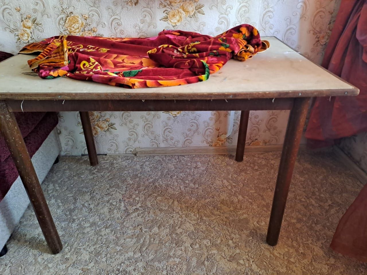 Стол, стуля 6 шт.