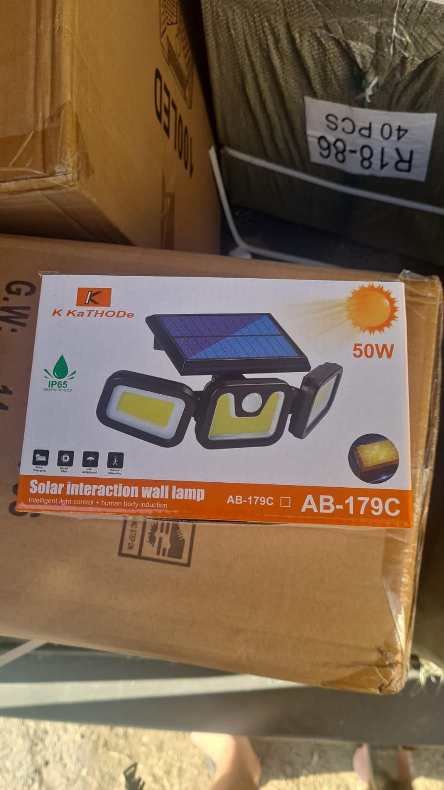 • Lampa LED exterior, cu senzor
