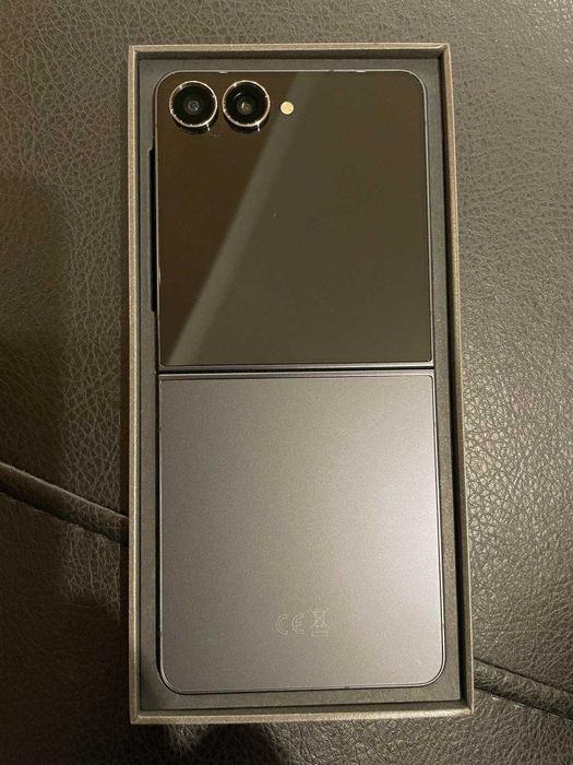 Galaxy Z Flip 7 На 2 седмици с Гаранция