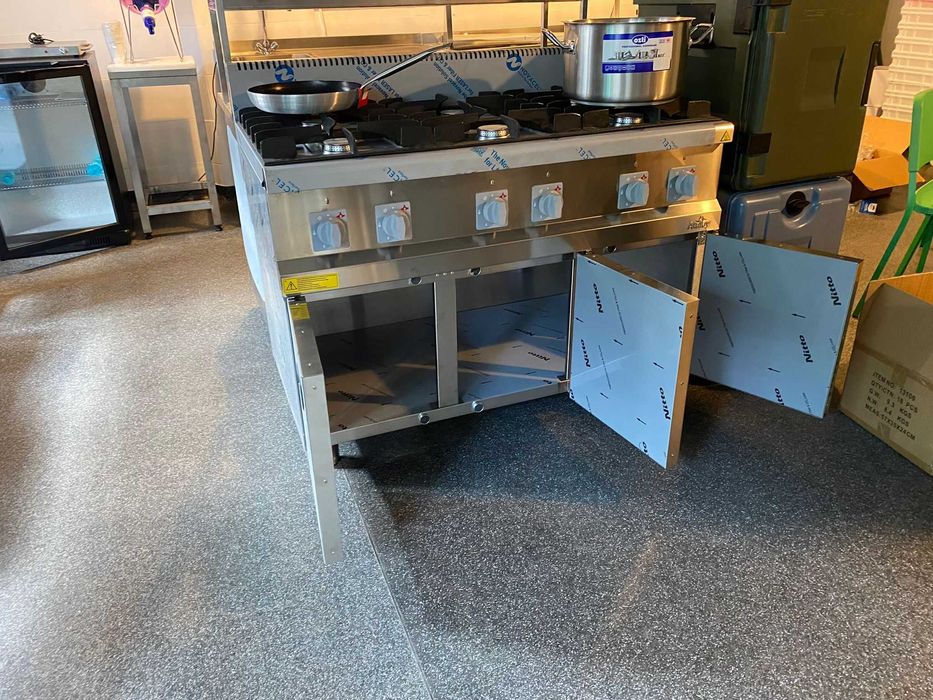 Aragaz cu 6 ochiuri si suport inchis cu usi batante