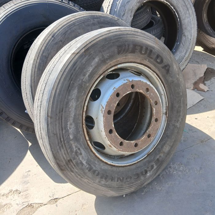Janta camion cap tractor R22.5 cu anvelope