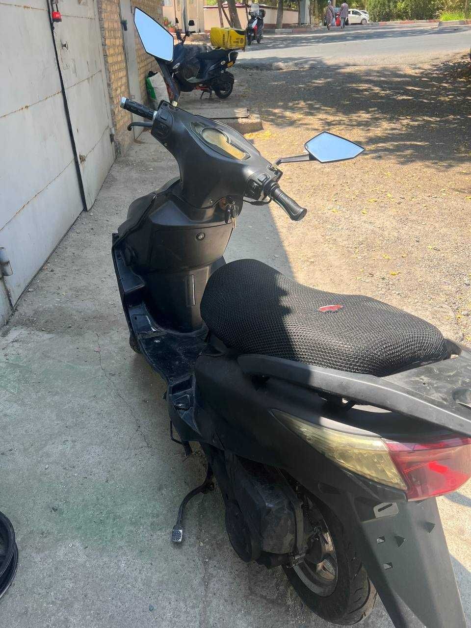 Продам скутер Wasat Wsune