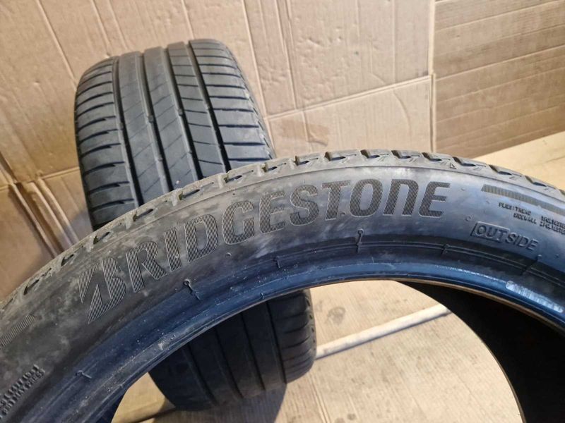 2 Bridgestone R19 245/40
летни гуми DOT3420