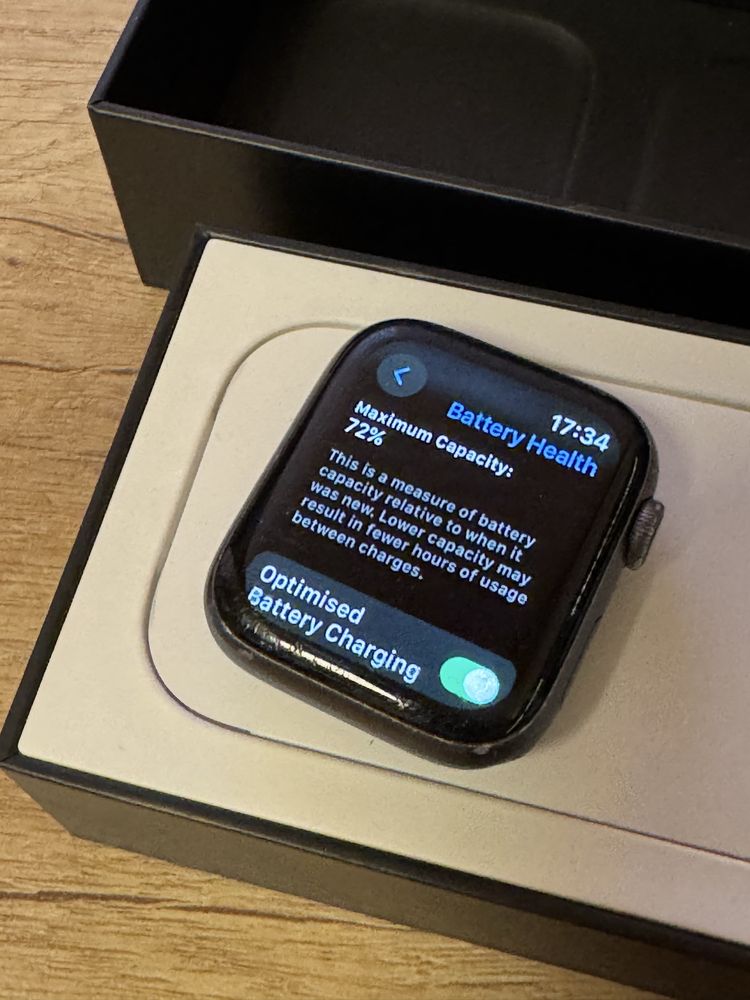 Aplle watch 4, Nike sport edition 72% battery health