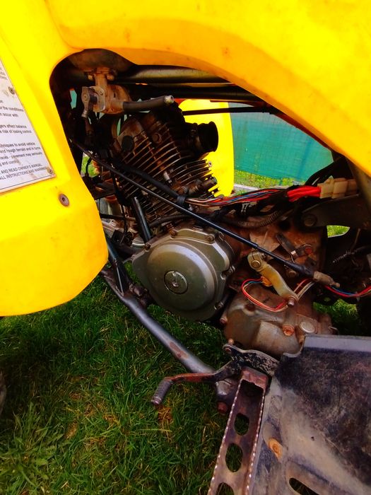 Vând sau schimb Suzuki ltz 250 defect