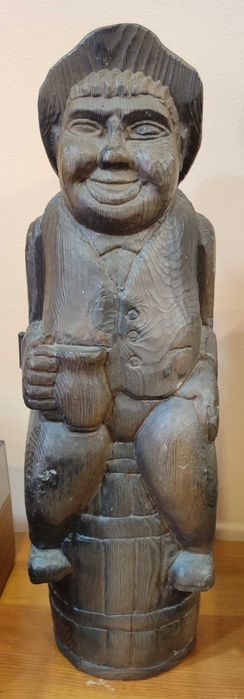 красива ръчно изработена фигурка от дърво