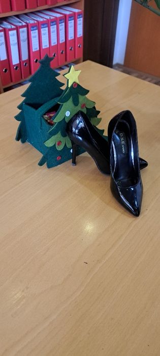 Pantofi negru lucios