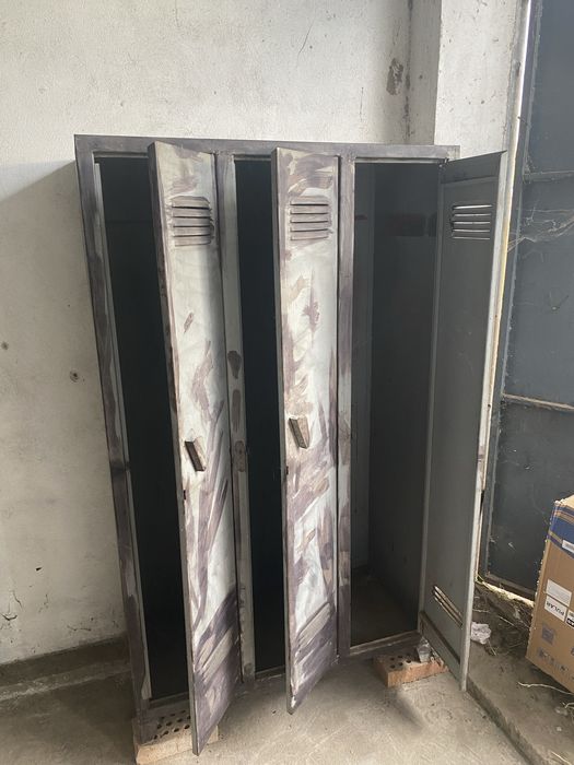 Продавам метален шкаф 3-ка
