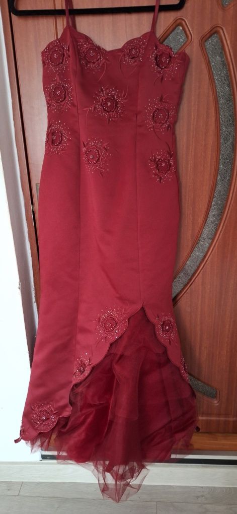 Rochie eleganta visiniu