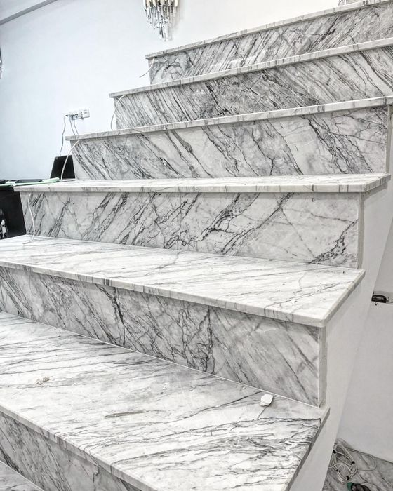 Лестница, ступени натуральный мрамор