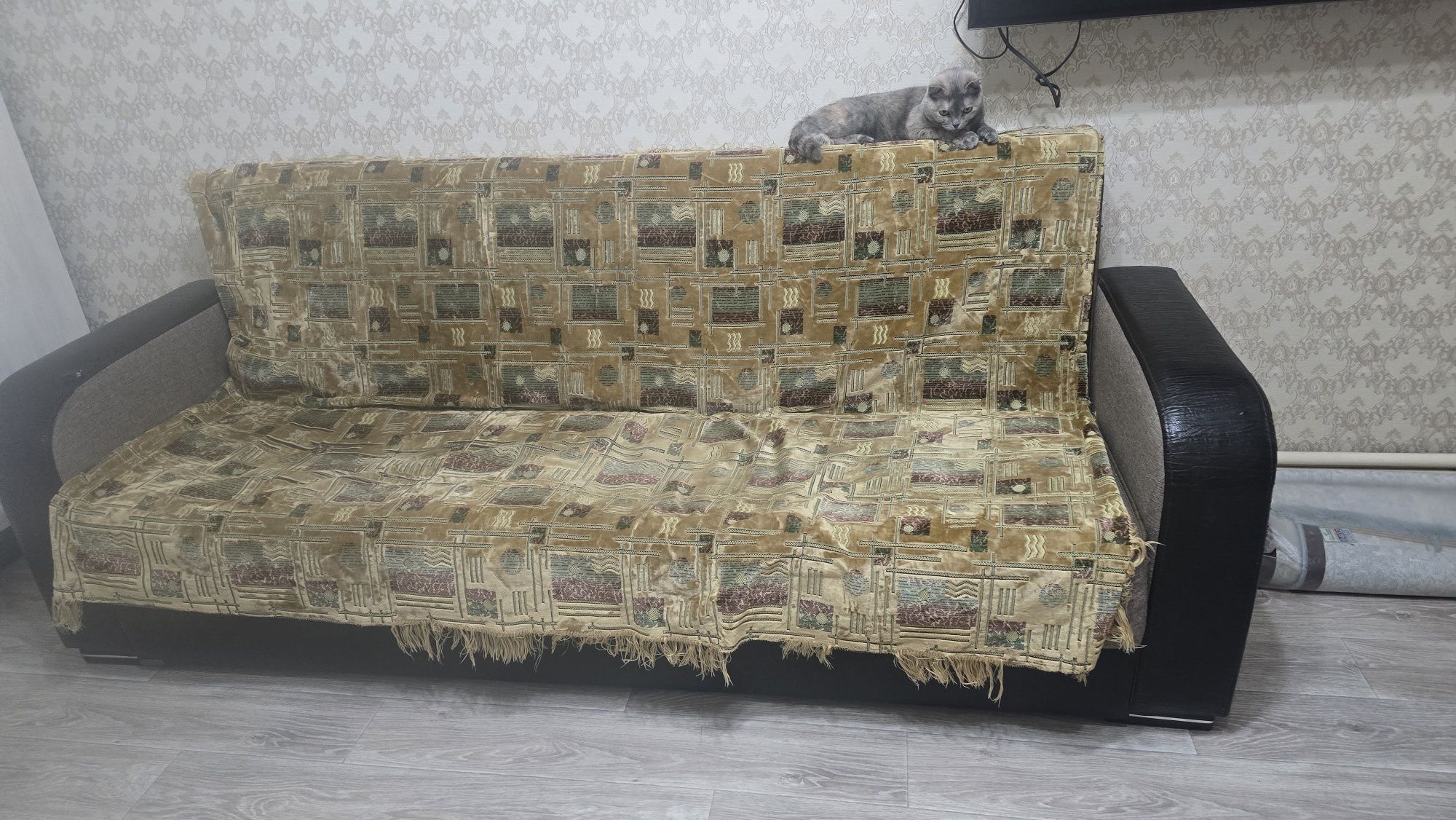 диван б/у. раскладной