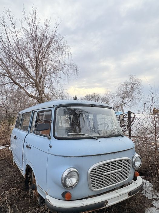ретро автомобиль barkas b1000