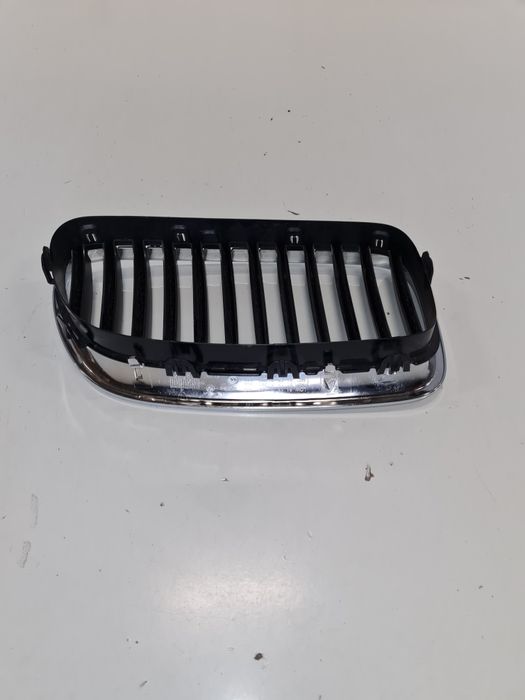 Grila bară fata stanga șofer BMW seria 5 F10 F11 / cod-51137200727 OEM