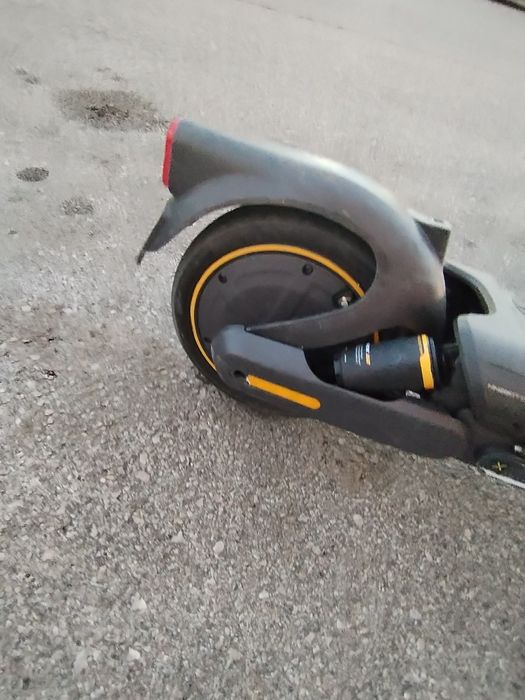 Продавам Ninebot max g2