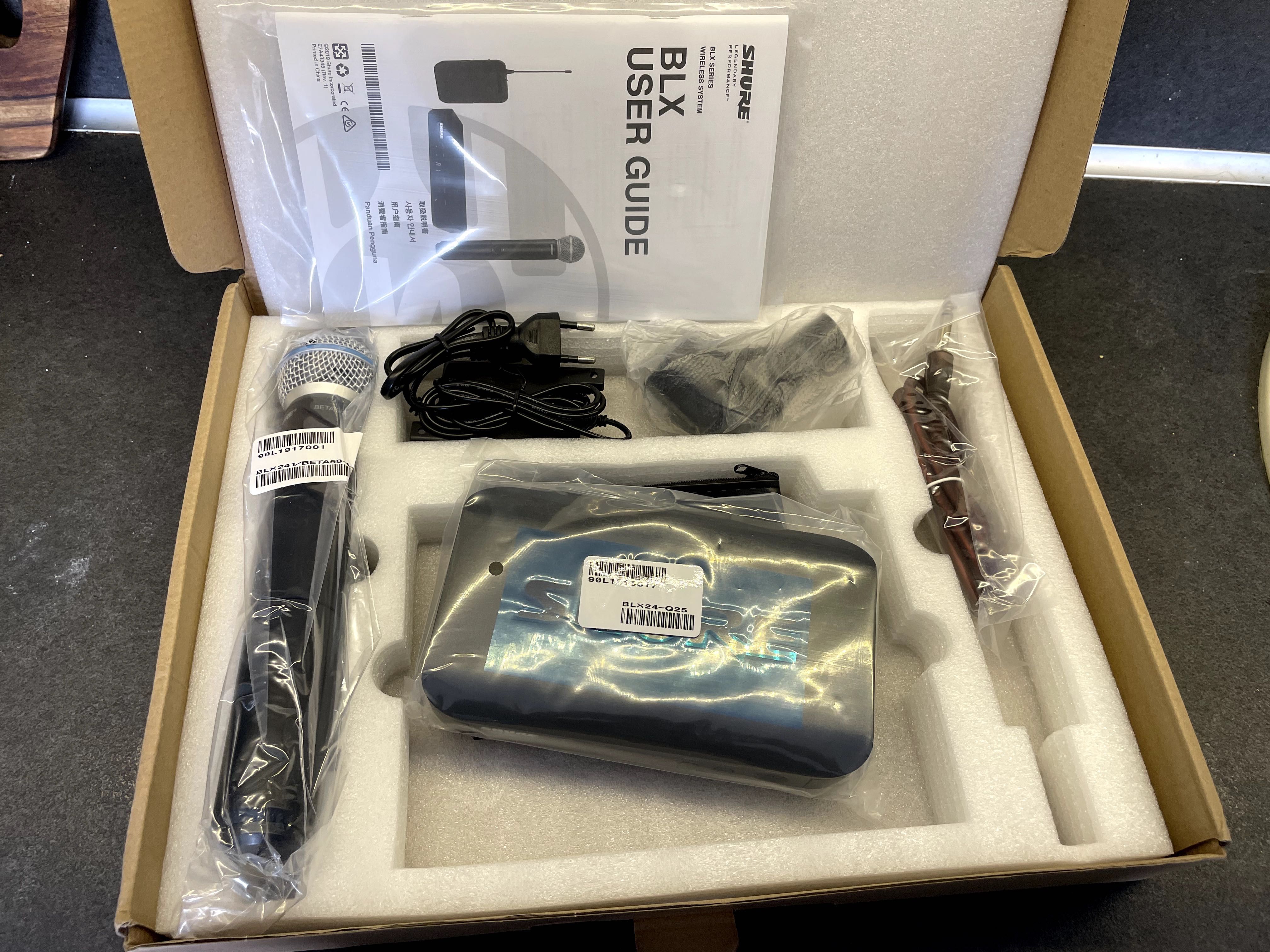 Безжичен микрофон Shure BLX 24