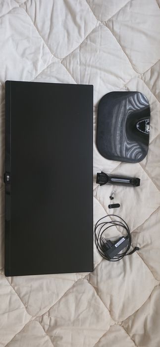 Продавам монитор LG Ultrawide