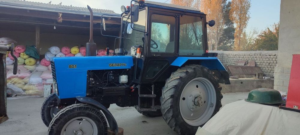 Срочна сотилади. Трактор 80.1 реал оладиганлар тел килинг.