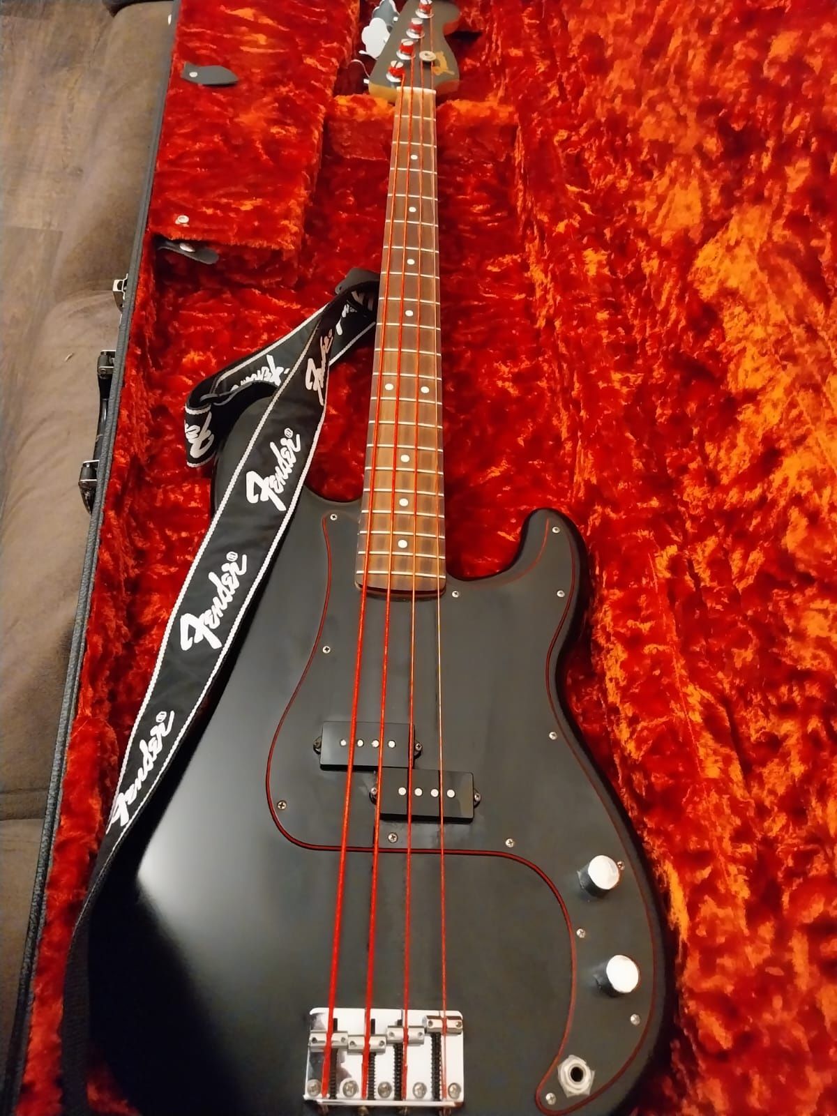Vând Fender precision bass Noire edition + case G&G original vintage