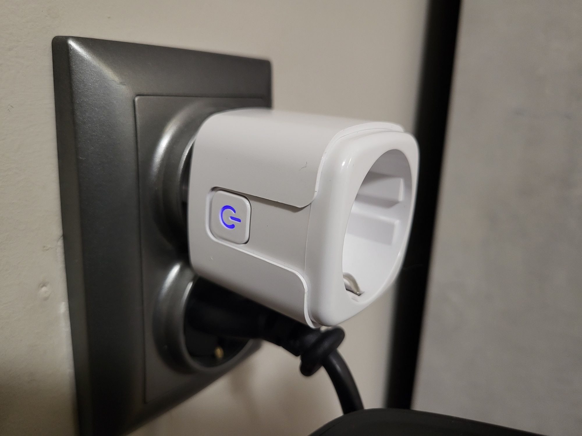 Smart plug / Умен контакт
