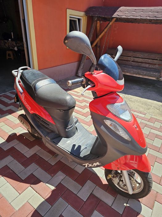 Scuter pe benzina