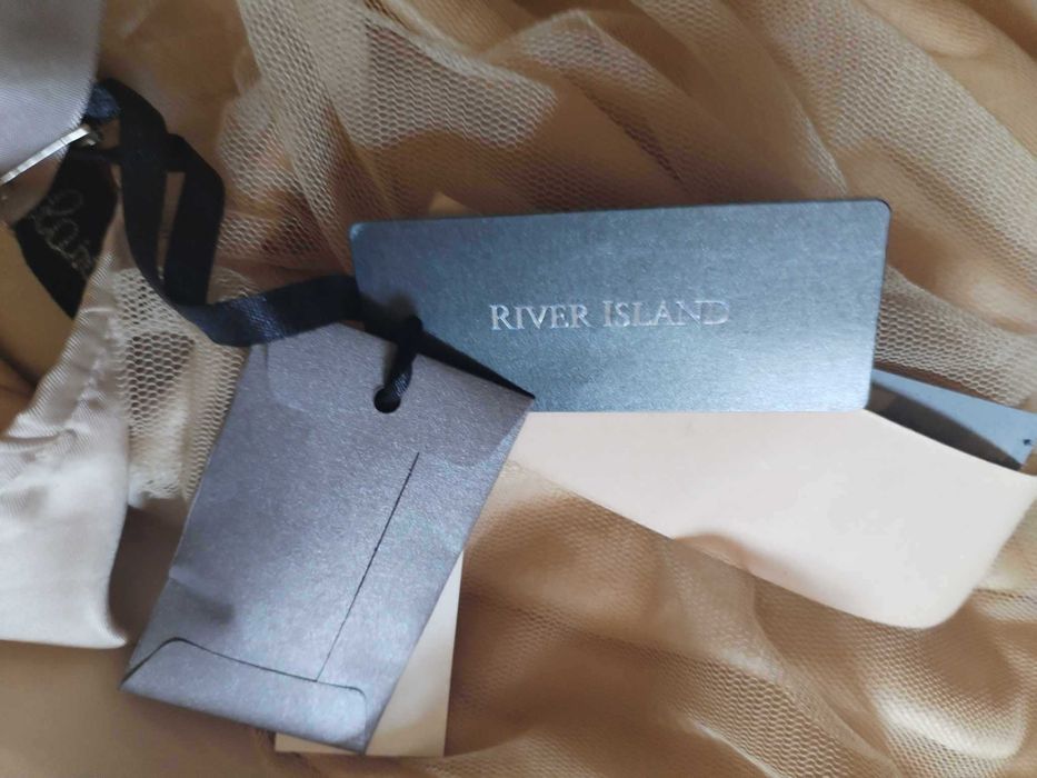 Красива рокля с мъниста, River Island