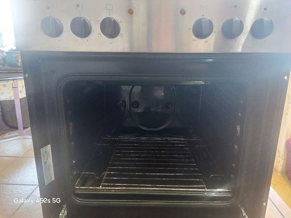 Фурна за вграждане с керамични котлони