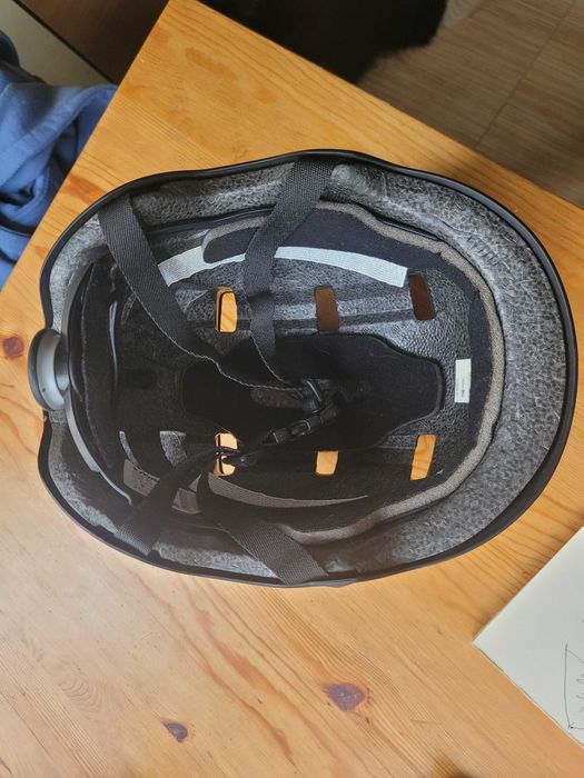 Продавам детска ски/сноуборд каска