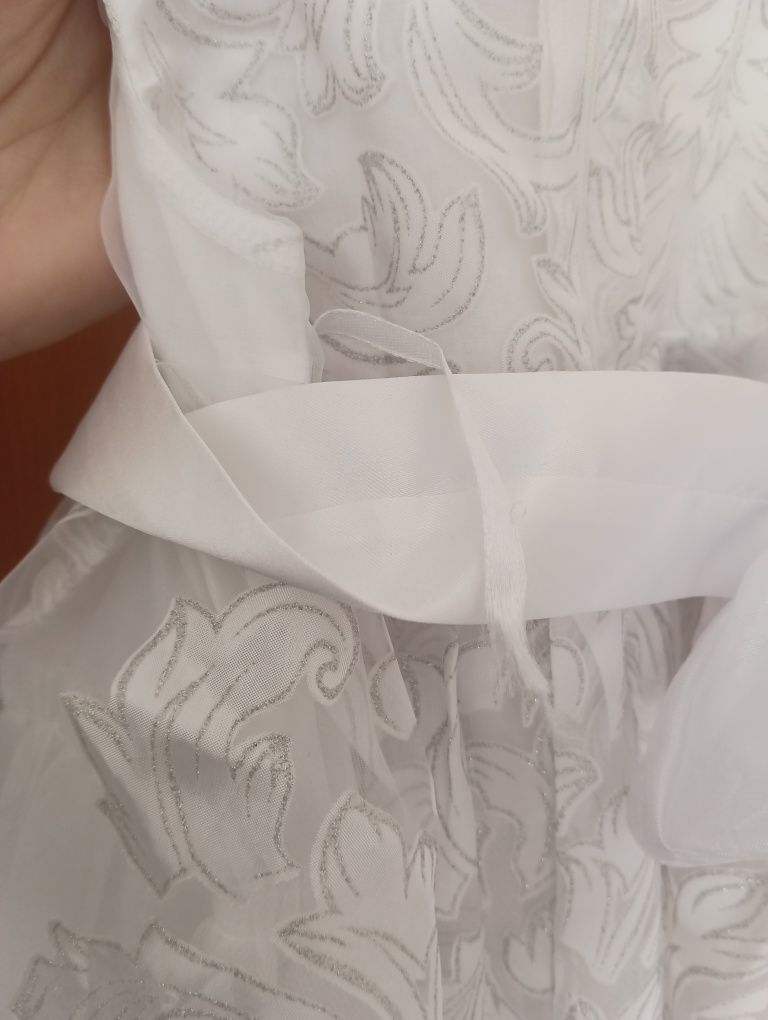 Бяла Официална рокля размер 74 българска
