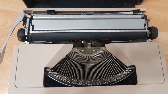 Пишеща машина Омега 30