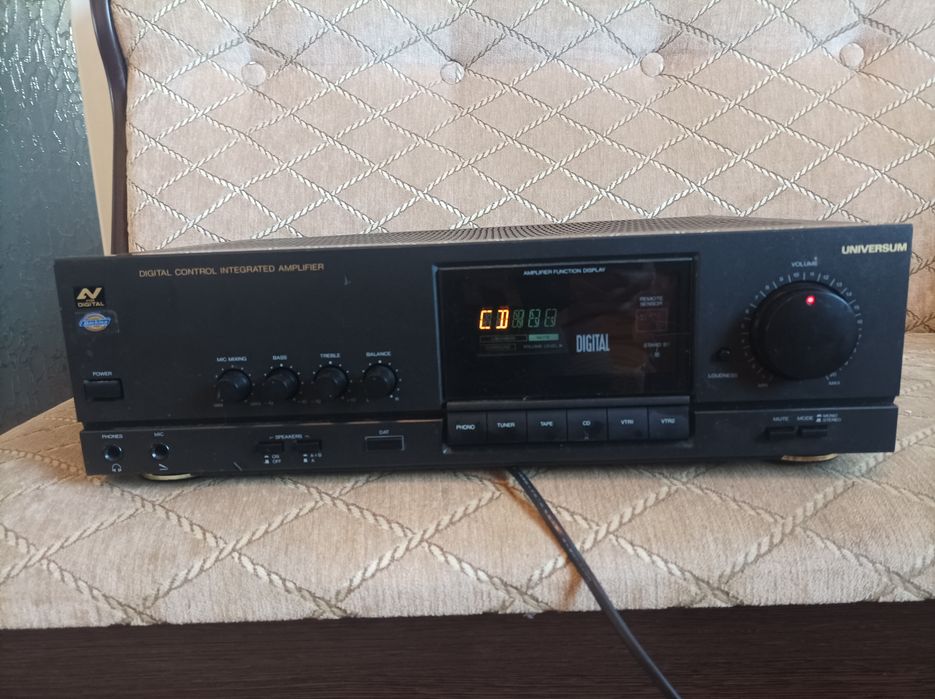 Vând amplificator universum