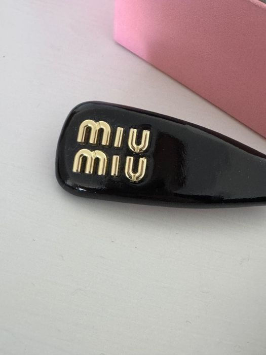 Стилна шнола за коса miu miu