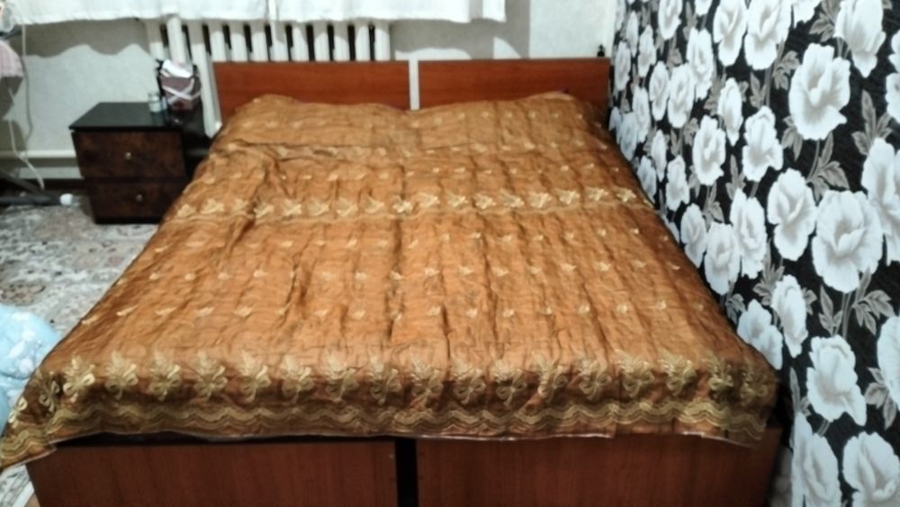 Кровать.        .