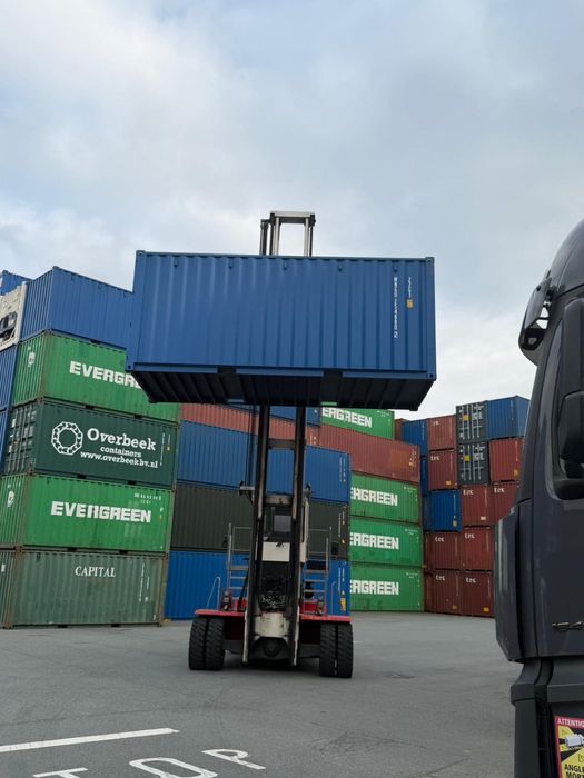 Vand / inchiriez containere