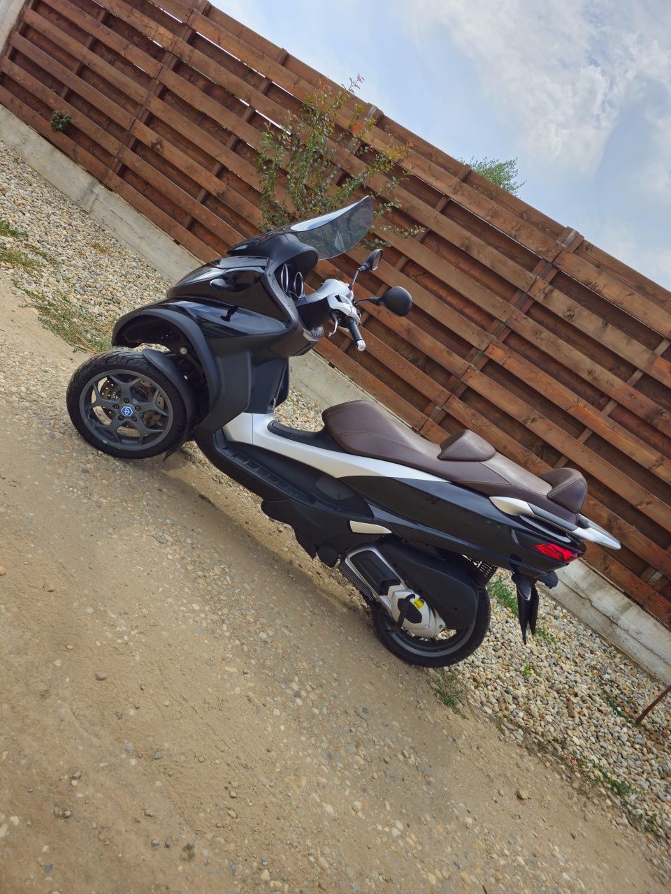 Piaggio MP3 300Cm LT se conduce cu permis cat B !!!