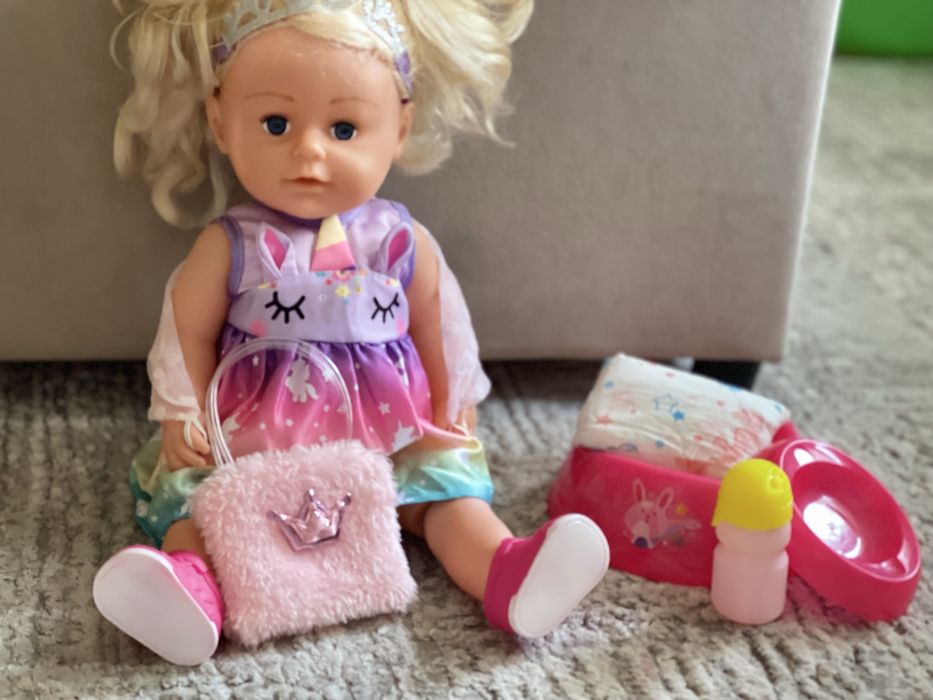 Кукла плачет , писает