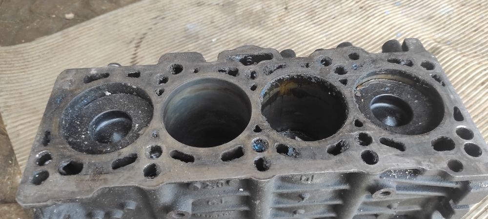 Цилиндров блок и маслена помпа балансиращи валове VW Passat b 6