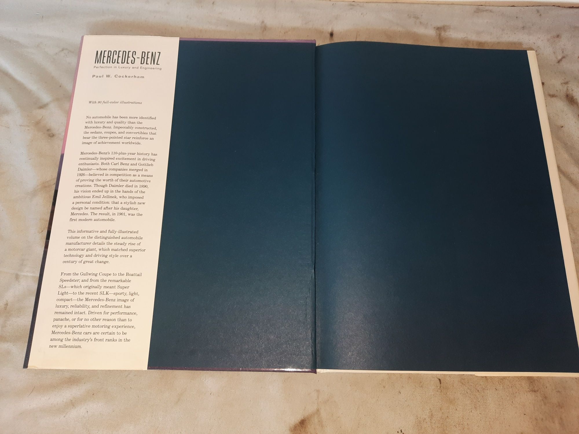 Книга "Mercedes-Benz: Perfection in Luxury and Engineering" от Пол