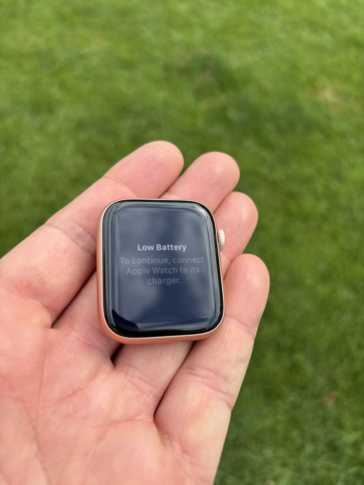 Apple Watch Series 4 16GB Gold 44MM Wi-Fi Original folosit 1 saptamana