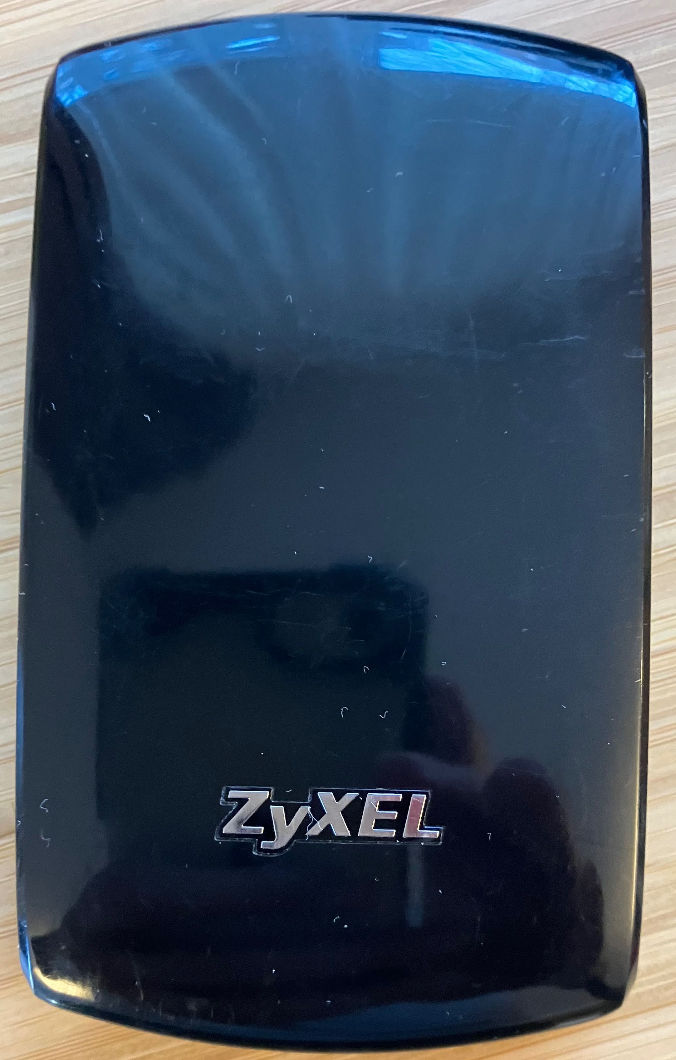Безжичен портативен 4G/LTE Dual-Band Рутер Zyxel MiFi WAH7706