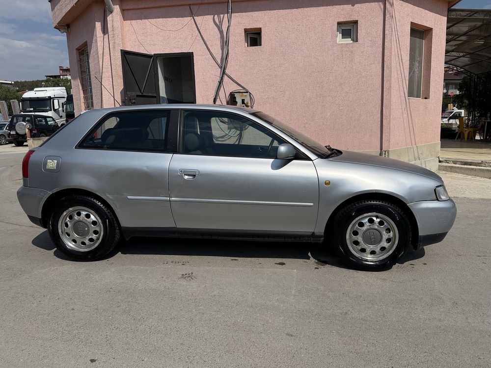 Audi A3 1.6 Бензин Климатроник Всичко платено Добро състояние 2000лв