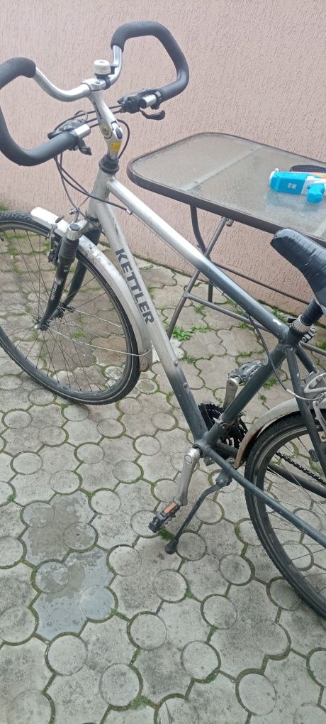 Vând bicicleta de adulți roti de 28 ploiest din aluminiu i