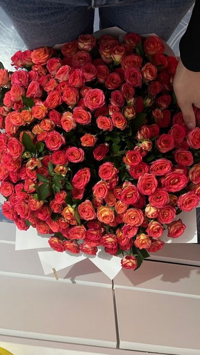 Свежие сегоднящние цветы продаются