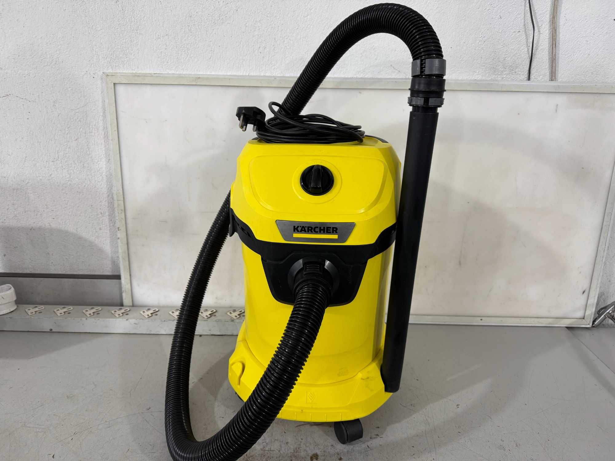 Прахосмукачка - Karcher 1000 W / WD 3